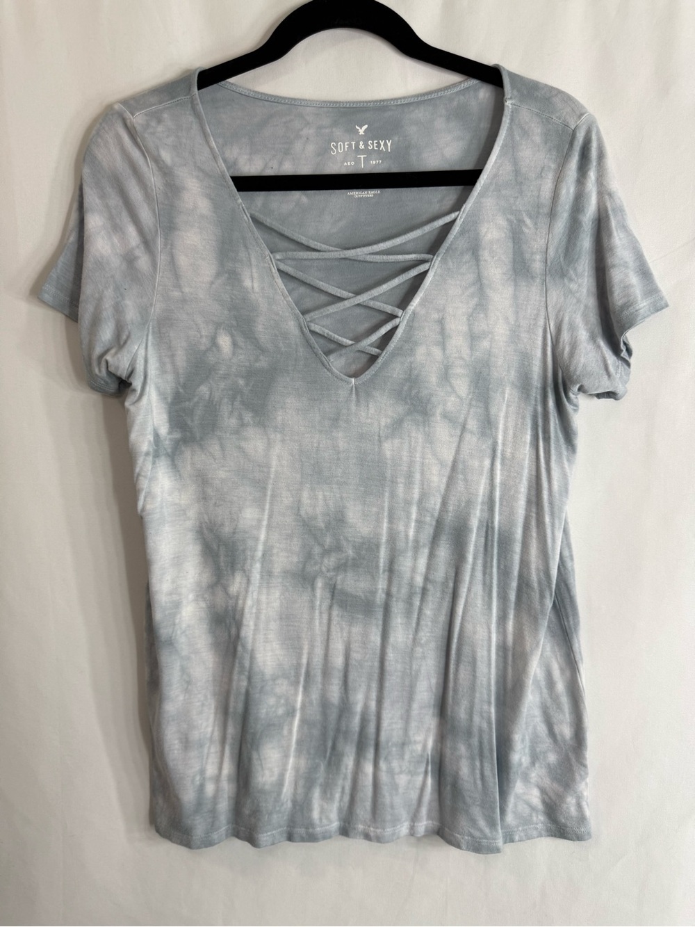 American Eagle Soft & Sexy Blue Tie Dye Criss Cross V Neck Tee, Med